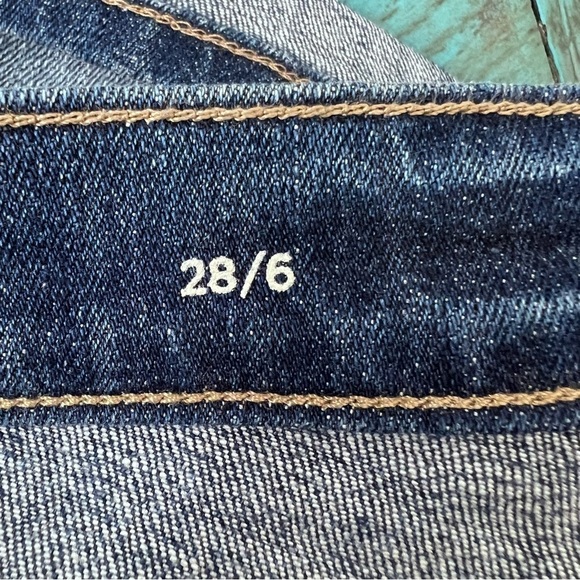 ANN Taylor Loft Distressed Denim Jean Shorts Size 28 - Picture 6 of 8